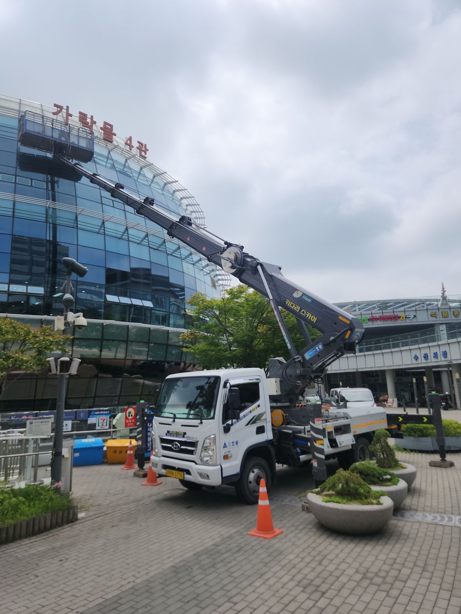 스카이차·고소작업차 실제 작업 현장 5